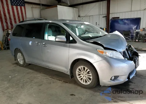 2017 Toyota Sienna Xle z USA, uszkodzony, nr VIN 5TDYZ3DC3HS802906